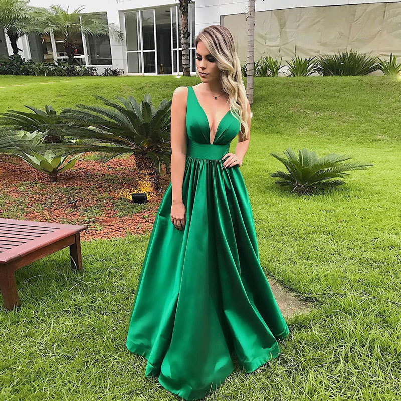 Green Plunging Neck Sleeveless Long Evening Dress