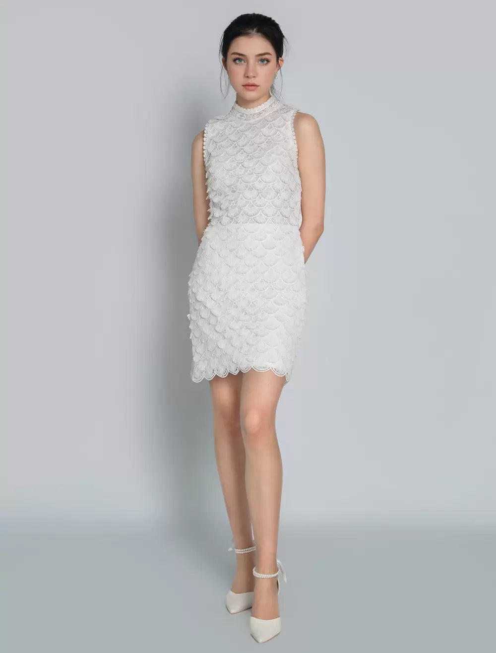 White Lace High Collar Sleeveless Mini Wedding Dress