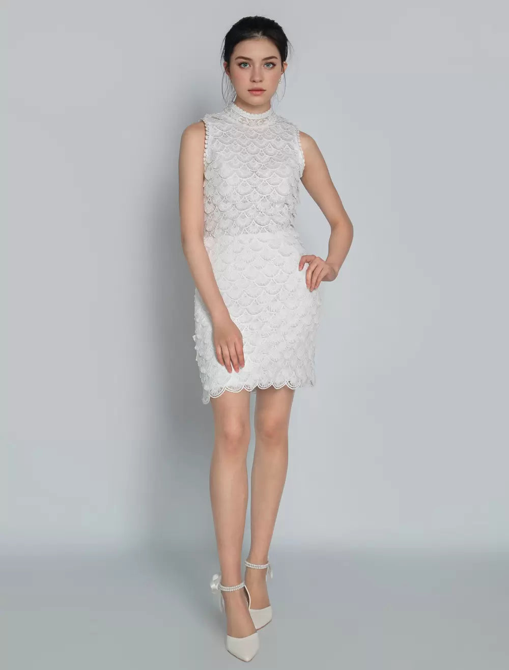 White Lace High Collar Sleeveless Mini Wedding Dress
