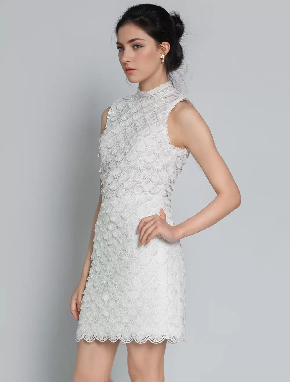 White Lace High Collar Sleeveless Mini Wedding Dress