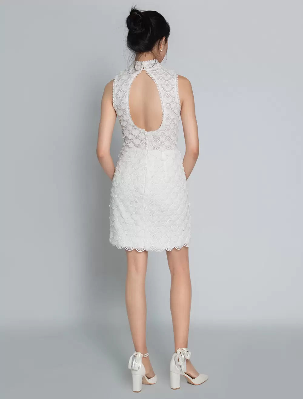 White Lace High Collar Sleeveless Mini Wedding Dress