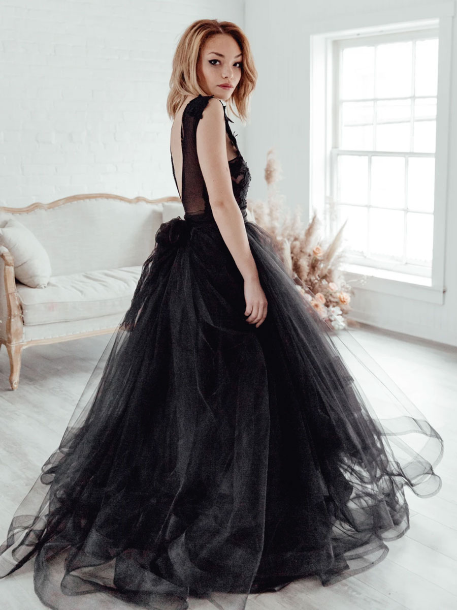 Black A-Line Lace Applique Backless Sleeveless Wedding Dress