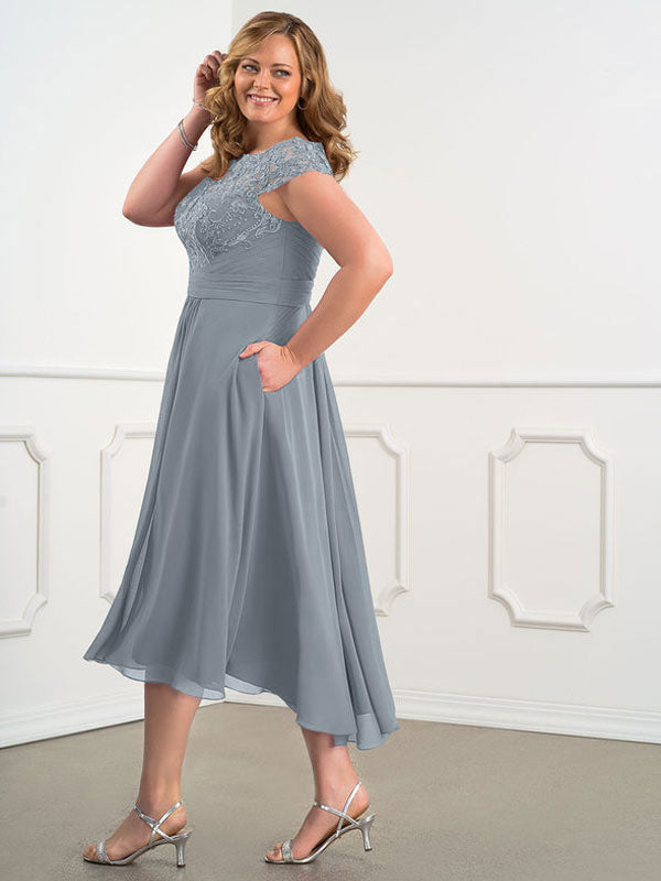 Plus Size Light Gray Chiffon Jewel Neck Short Sleeves Bridesmaid Dress