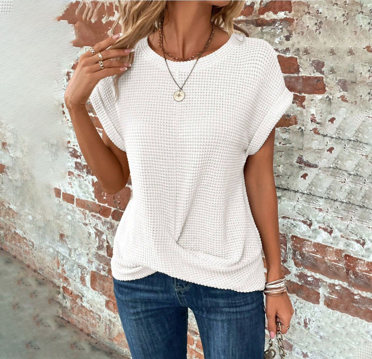 Round Neck Sleeveless Twisted Top