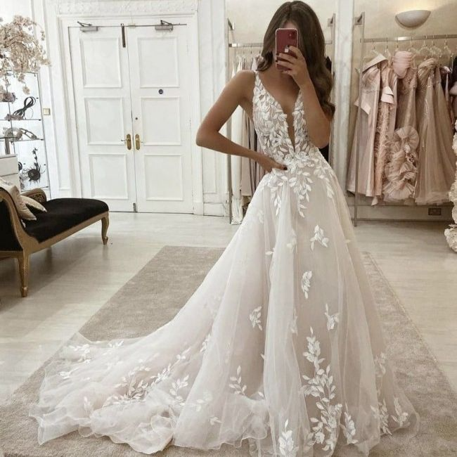 Princess Tulle V-neck Sleeveless Applique Floor-Length Wedding Dress